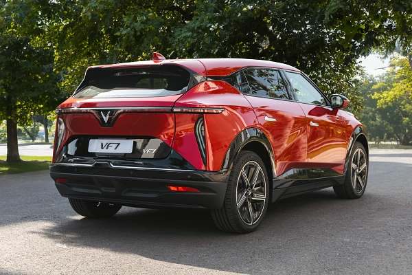 VINFAST VF7 - Hình ảnh 8