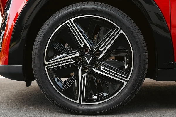 VINFAST VF7 - Hình ảnh 5